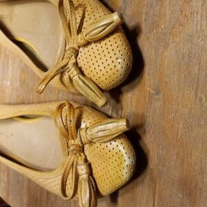 Chocolat Blu Yellow Flats size 6.5